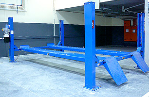 4 Post hoist for lifting large auto vehicles