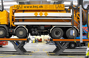 Example of 2 x Semi Scissor Lifts lfiting extra large truck with lifts supporting opposite ends of the vehicle