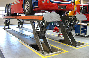 Example of in-ground semi scissor lift with Scania Prime Mover in full lift position