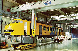 lifts for railway and locomotive equipment